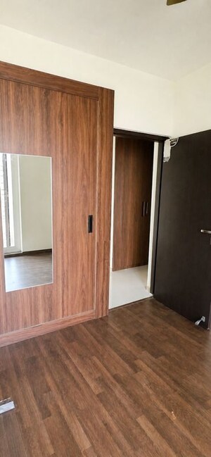 Room in 2 BHK Apartment at BPTP Discovery Park, Sector 80 – for Rent