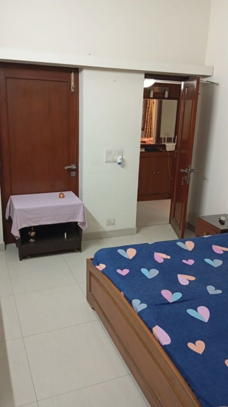 Bedroom, amar colony 2 Bedroom 100 Sq.Yd. Builder Floor In Amar Colony Delhi 10490971