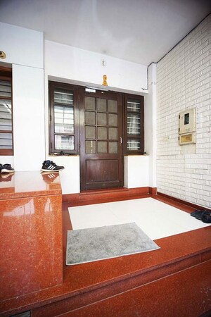 Room in 5 BHK Independent House at Kankaria – for Sale