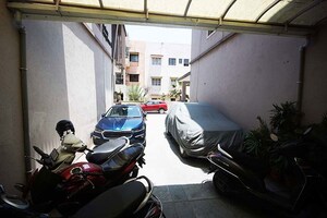 Parking in 5 BHK Independent House at Kankaria – for Sale