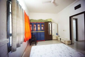 Bedroom in 5 BHK Independent House at Kankaria – for Sale