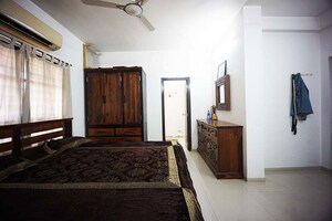 Bedroom in 5 BHK Independent House at Kankaria – for Sale
