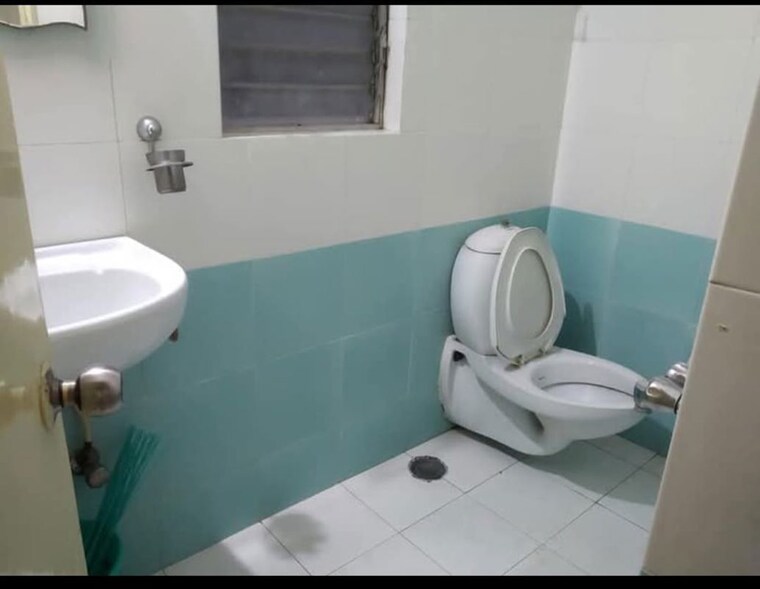 Bathroom, kls-supremus 2 Bedroom 850 Sq.Ft. Apartment In Pashan Pune 10491009