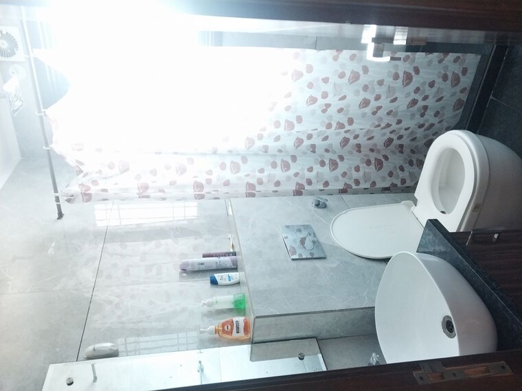 Washroom, new rajinder nagar 3 Bedroom 125 Sq.Yd. Builder Floor In New Rajinder Nagar Delhi 10491053