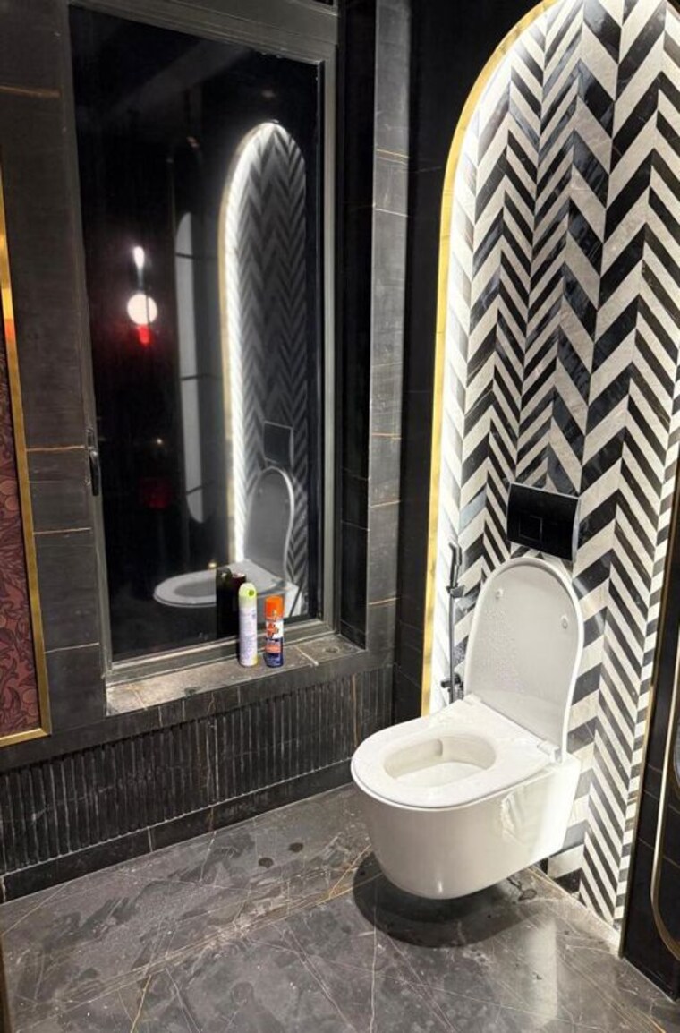 Bathroom, resham-tower 3 Bedroom 3550 Sq.Ft. Apartment In Bandra West Mumbai 10491025