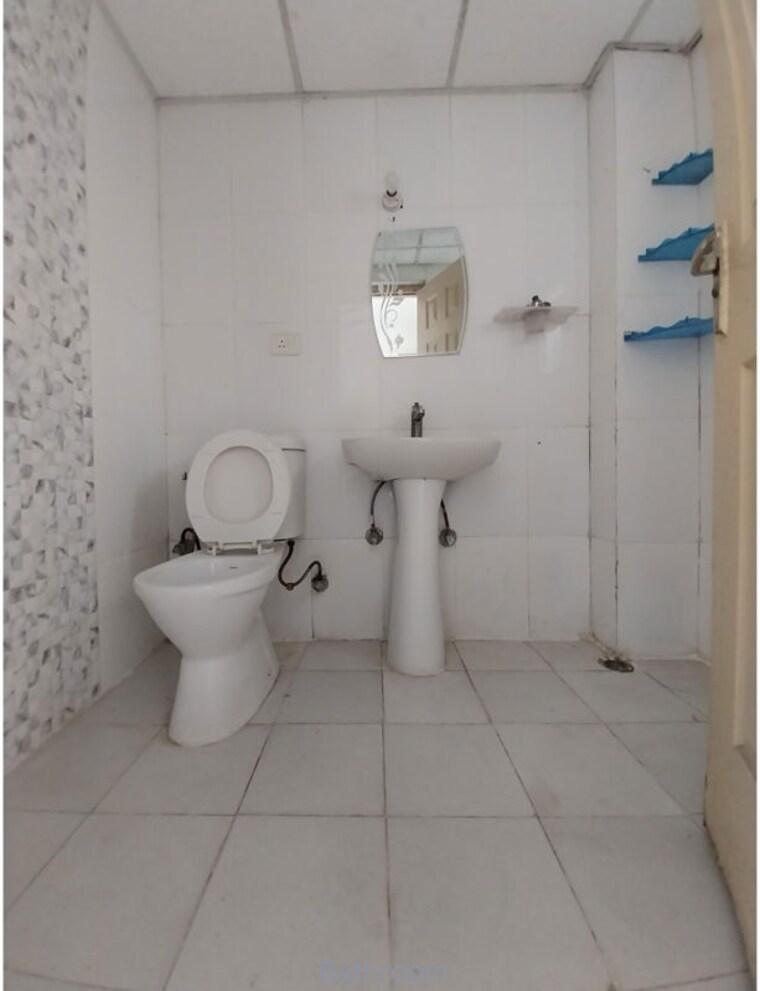 Bathroom, supertech-34-pavilion 2 Bedroom 930 Sq.Ft. Apartment In Sector 34 Noida 10491067