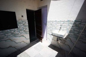 Team Area in 2 BHK Independent House at Krishna Nagar – for Sale