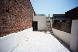 Balcony in 2 BHK Independent House at Krishna Nagar – for Sale