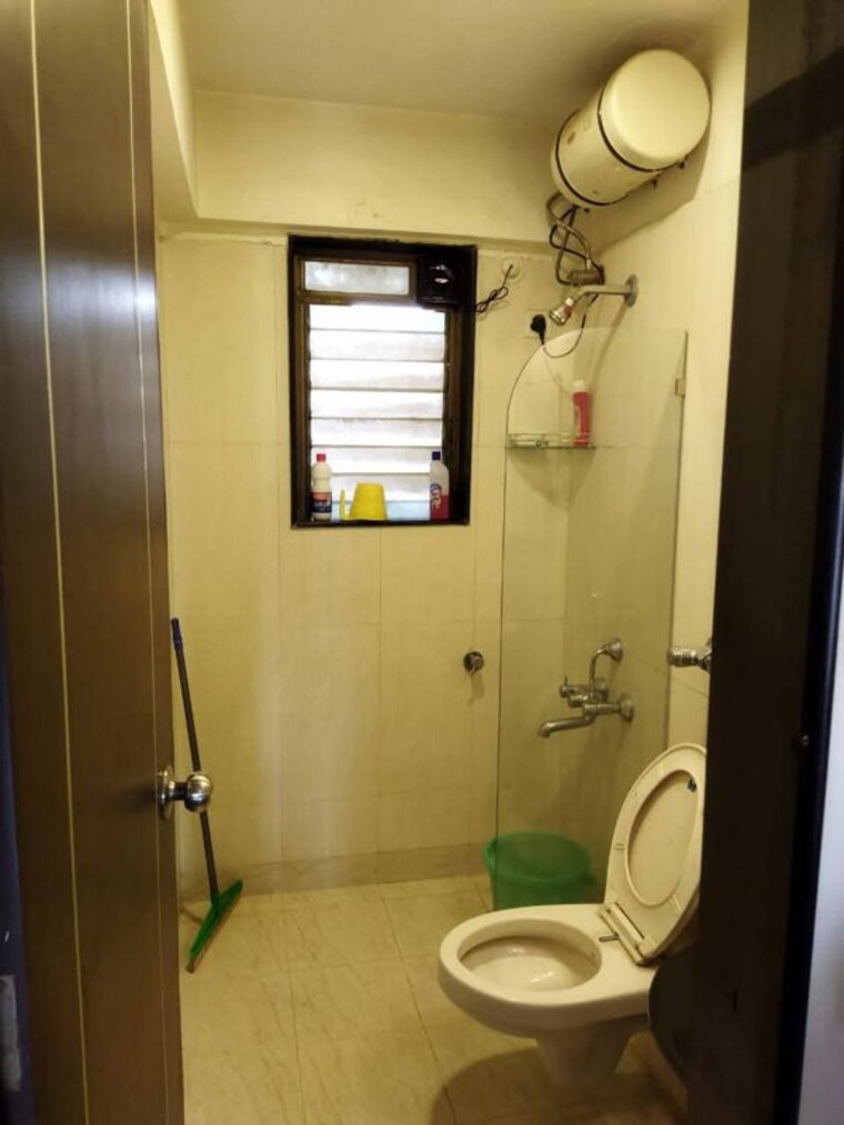 Bathroom, defence colony Pg For Boys In Defence Colony 10491112