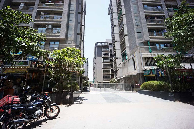 Exterior View, vaishnodevi circle 2 Bedroom 128 Sq.Yd. Apartment In Vaishnodevi Circle Ahmedabad 10491128