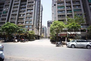 2 BHK Apartment – Exterior View View at Vaishnodevi Circle - for Sale