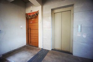 Room in 2 BHK Apartment at Vaishnodevi Circle – for Sale