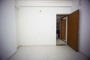 Room in 2 BHK Apartment at Vaishnodevi Circle – for Sale