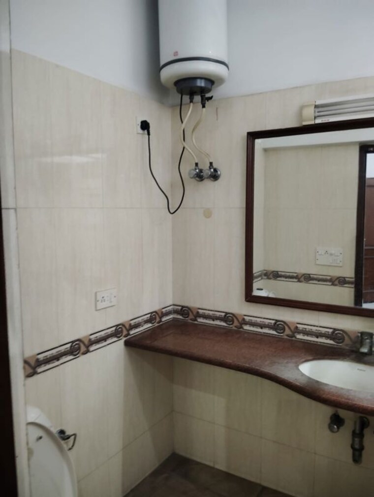 Kitchen, defence colony 3 Bedroom 2000 Sq.Ft. Builder Floor In Defence Colony Delhi 10491119