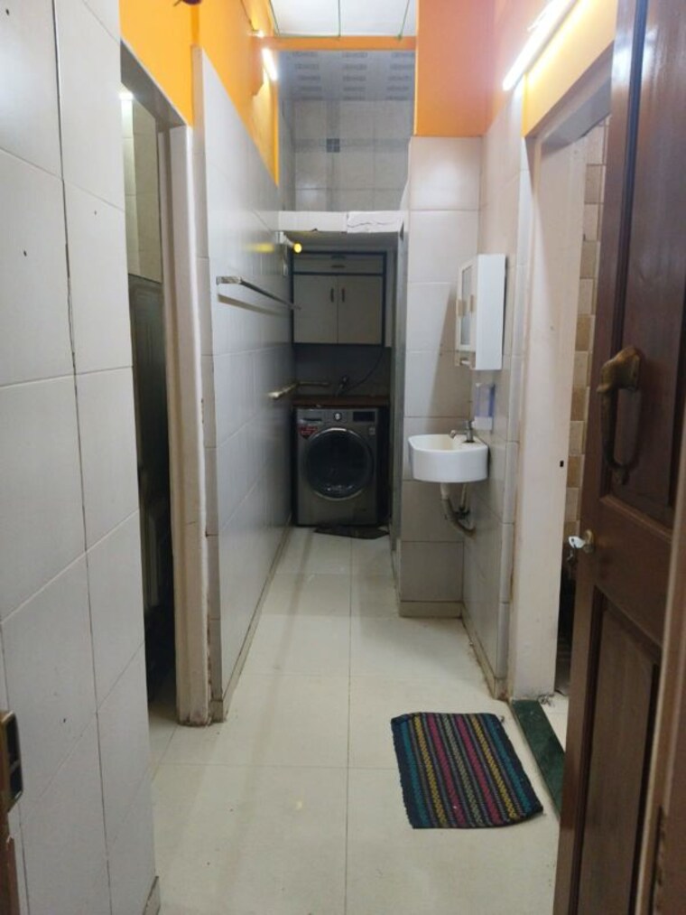 Bathroom, hari-niwas-chembur 2 Bedroom 700 Sq.Ft. Apartment In Chembur Mumbai 10491132