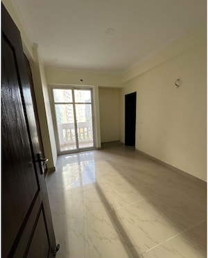 Room in 3 BHK Apartment at Amrapali Sapphire, Sector 45 – for Sale