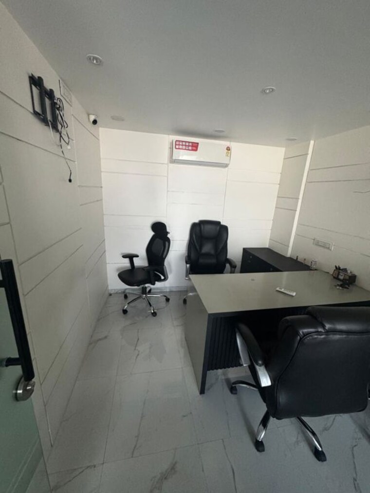 Team Area, makarba Commercial Office Space 670 Sq.Ft. In Makarba Ahmedabad 10491164