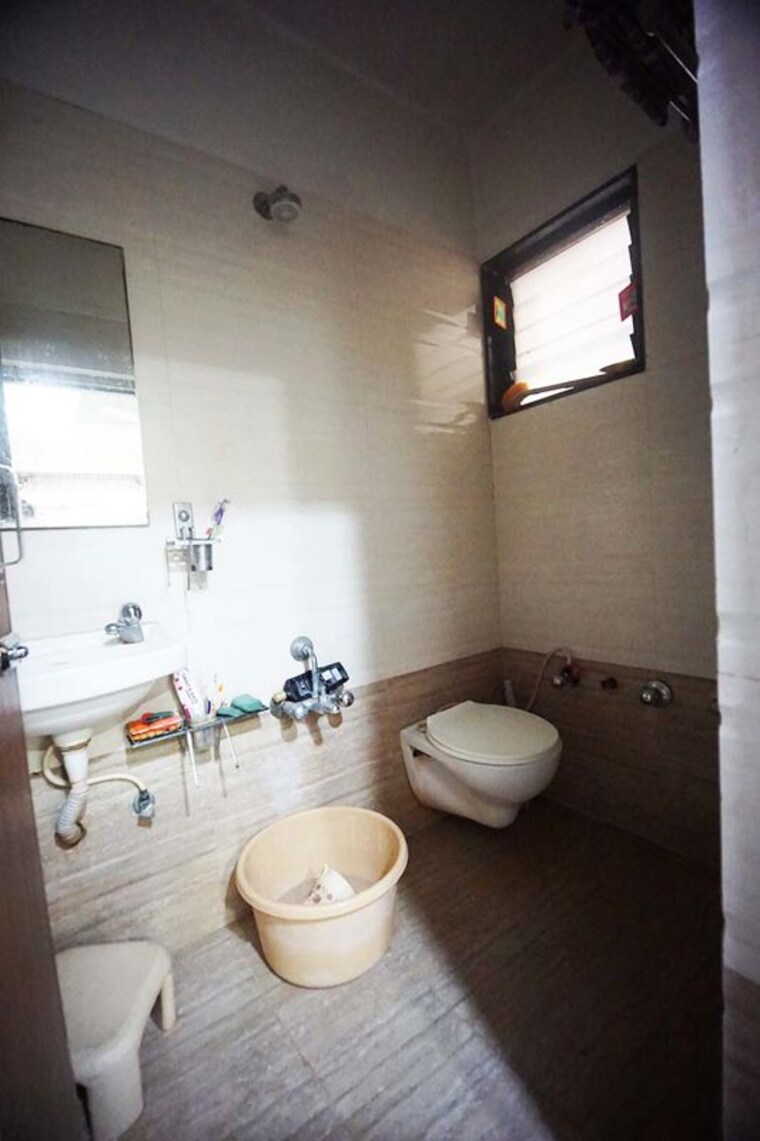 Bathroom, ghatlodia 2 Bedroom 130 Sq.Yd. Apartment In Ghatlodia Ahmedabad 10491191
