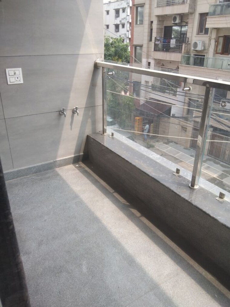 Balcony, new rajinder nagar 3 Bedroom 125 Sq.Yd. Builder Floor In New Rajinder Nagar Delhi 10491208