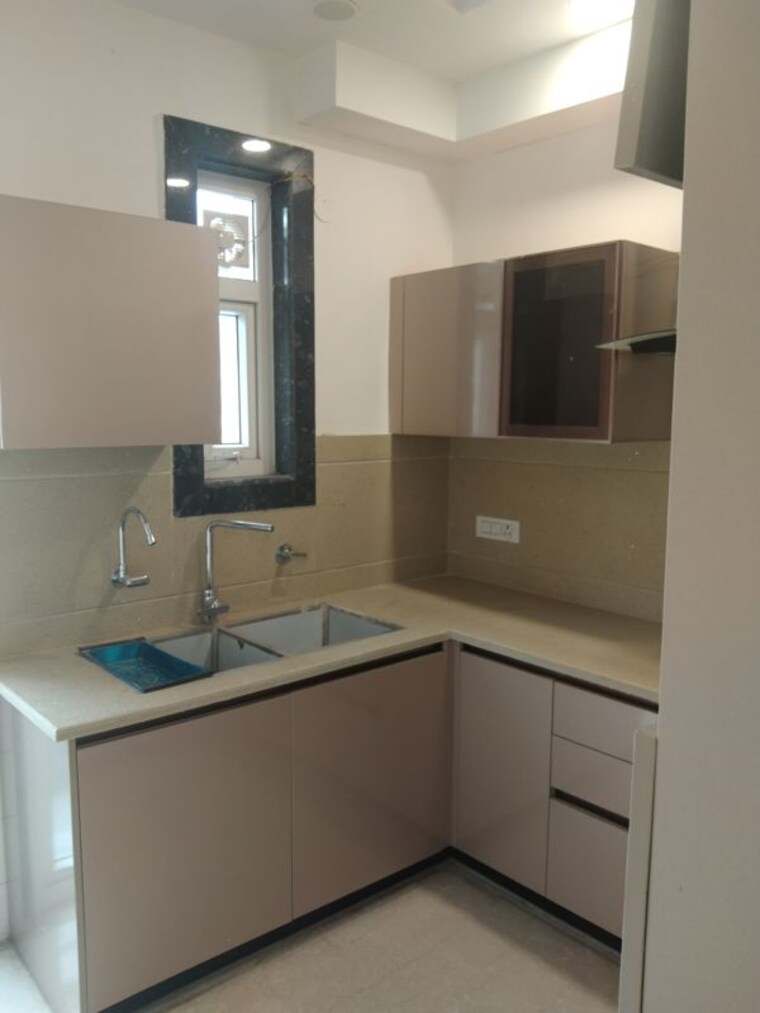 Kitchen, new rajinder nagar 3 Bedroom 125 Sq.Yd. Builder Floor In New Rajinder Nagar Delhi 10491208