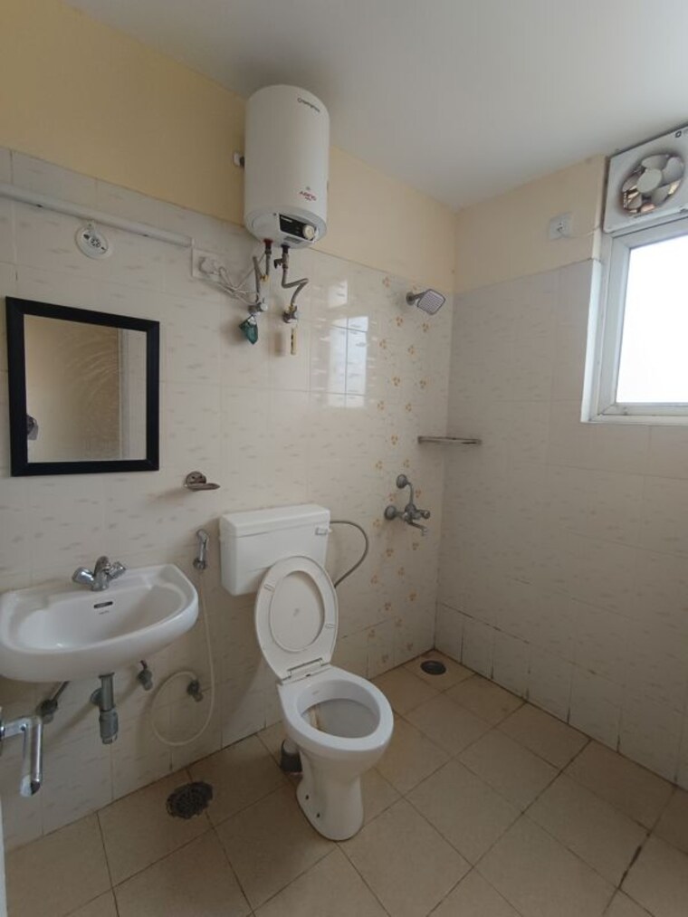 Bathroom, shree-vardhman-flora 2 Bedroom 800 Sq.Ft. Apartment In Sector 90 Gurgaon 10491209