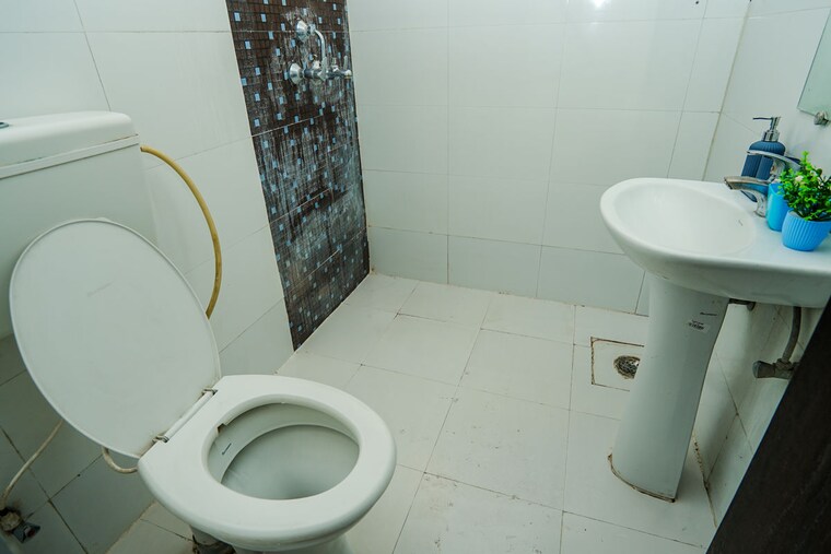 Bathroom, nirala-world-estate-i 3 Bedroom 1250 Sq.Ft. Apartment In Tech Zone 4 Greater Noida Greater Noida 10491215