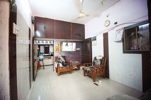 Living Room in 4 BHK Independent House at Ellisbridge – for Sale