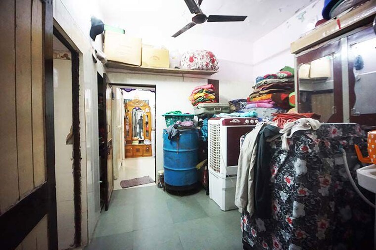  Parking, ellisbridge 4 Bedroom 80 Sq.Yd. Independent House In Ellisbridge Ahmedabad 10491211