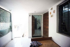 Room in 4 BHK Independent House at Ellisbridge – for Sale