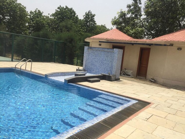 Swimming Pool, emaar-the-palm-spring-villas 5 Bedroom 360 Sq.Yd. Villa In Sector 54 Gurgaon 10491254