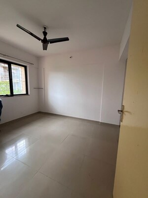 Room in 1 BHK Apartment at Puranik Hometown, Ghodbunder Road – for Rent