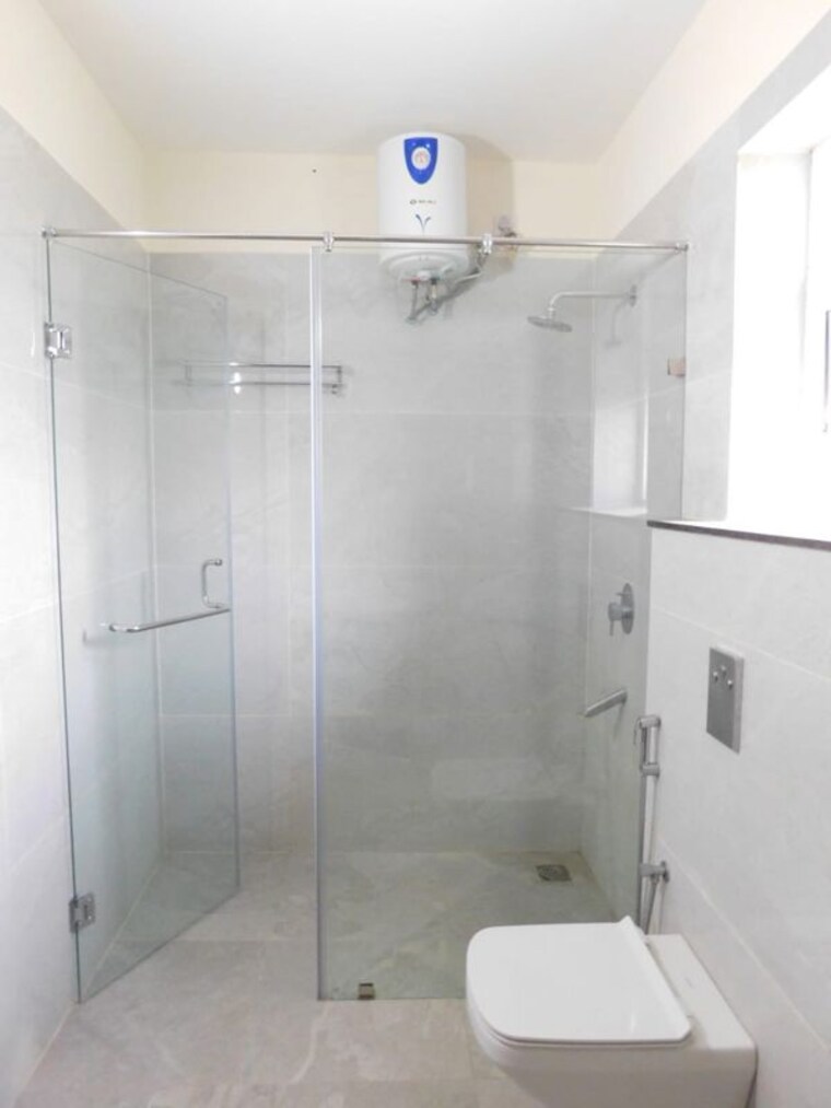 Bathroom, muppas-indraprastha 4 Bedroom 4095 Sq.Ft. Villa In Tellapur Hyderabad 10491359
