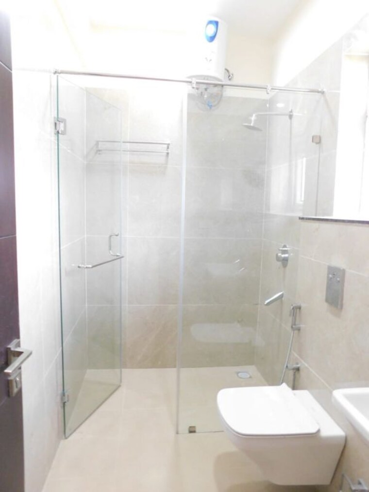 Bathroom, muppas-indraprastha 4 Bedroom 4095 Sq.Ft. Villa In Tellapur Hyderabad 10491359