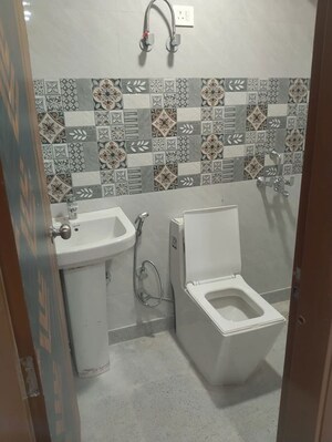 Bathroom in 1 BHK Builder Floor at Neb Sarai – for Rent