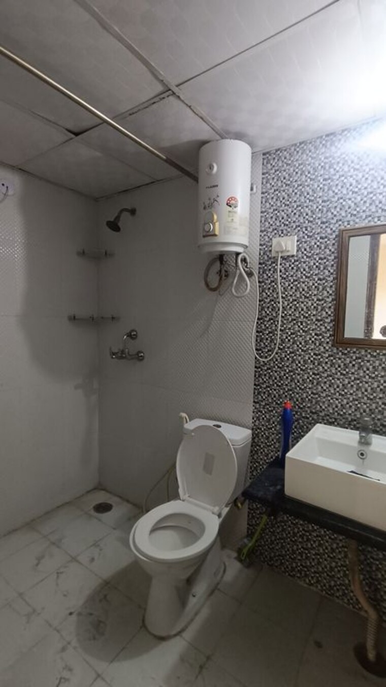 Bathroom, saviour-park 3 Bedroom 1505 Sq.Ft. Apartment In Mohan Nagar Ghaziabad 10491368