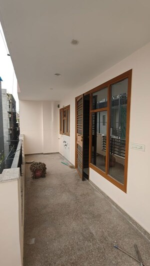 Room in 3 BHK Builder Floor at Sushant Lok Iii – for Rent