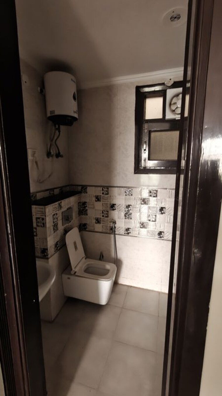 Bathroom, sushant lok iii 3 Bedroom 2350 Sq.Ft. Builder Floor In Sushant Lok Iii Gurgaon 10491333
