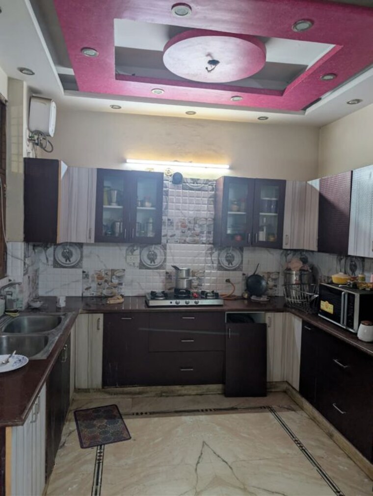 Kitchen, new friends colony 3 Bedroom 300 Sq.Yd. Builder Floor In New Friends Colony Delhi 10491395
