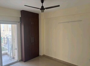 Room in 2.5 BHK Apartment at GLS Avenue 81, Sector 81 – for Rent
