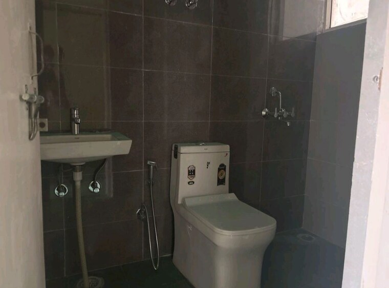 Bathroom, gls-avenue-81 2.5 Bedroom 677 Sq.Ft. Apartment In Sector 81 Gurgaon 10491445