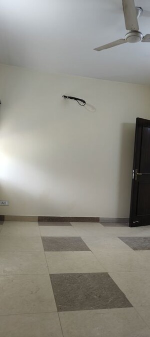 Room in 3 BHK Apartment at Vasant Kunj – for Rent