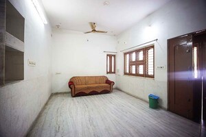 Room in 4 BHK Independent House at Sargasan – for Sale