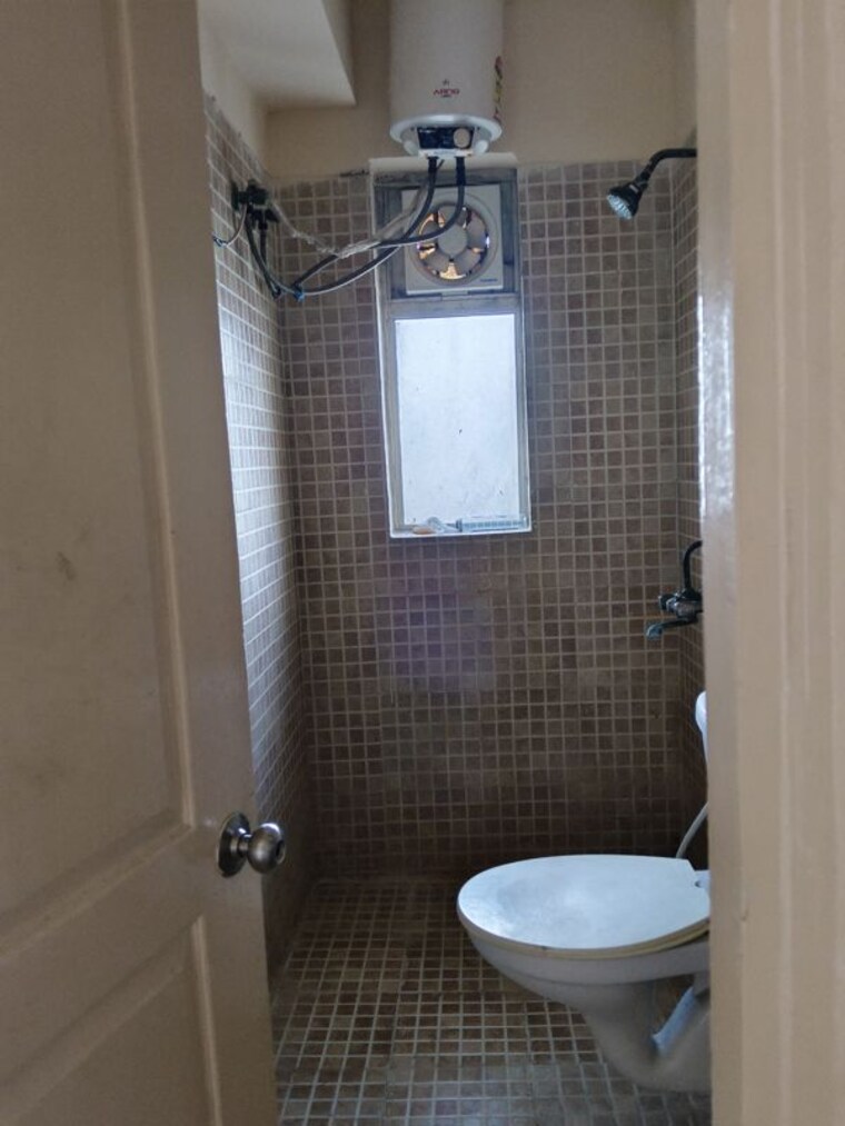Bathroom, paras-tierea 3.5 Bedroom 1695 Sq.Ft. Apartment In Sector 137 Noida 10491363