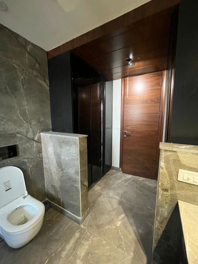 Bathroom, east punjabi bagh 4 Bedroom 5000 Sq.Ft. Builder Floor In East Punjabi Bagh Delhi 10491496