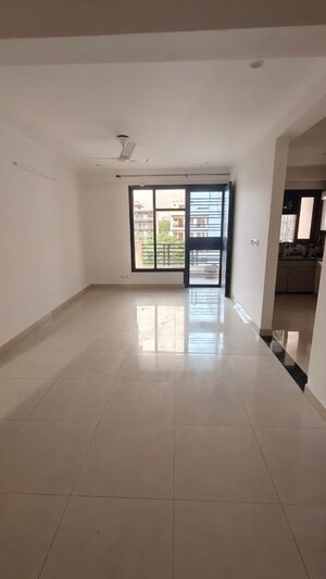 Room in 3 BHK Builder Floor at Vipul World Floors, Sector 48 – for Rent