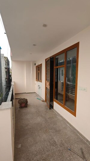 Room in 3 BHK Builder Floor at Vipul World Floors, Sector 48 – for Rent