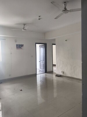 Room in 3 BHK Apartment at Paras Tierea, Sector 137 – for Rent