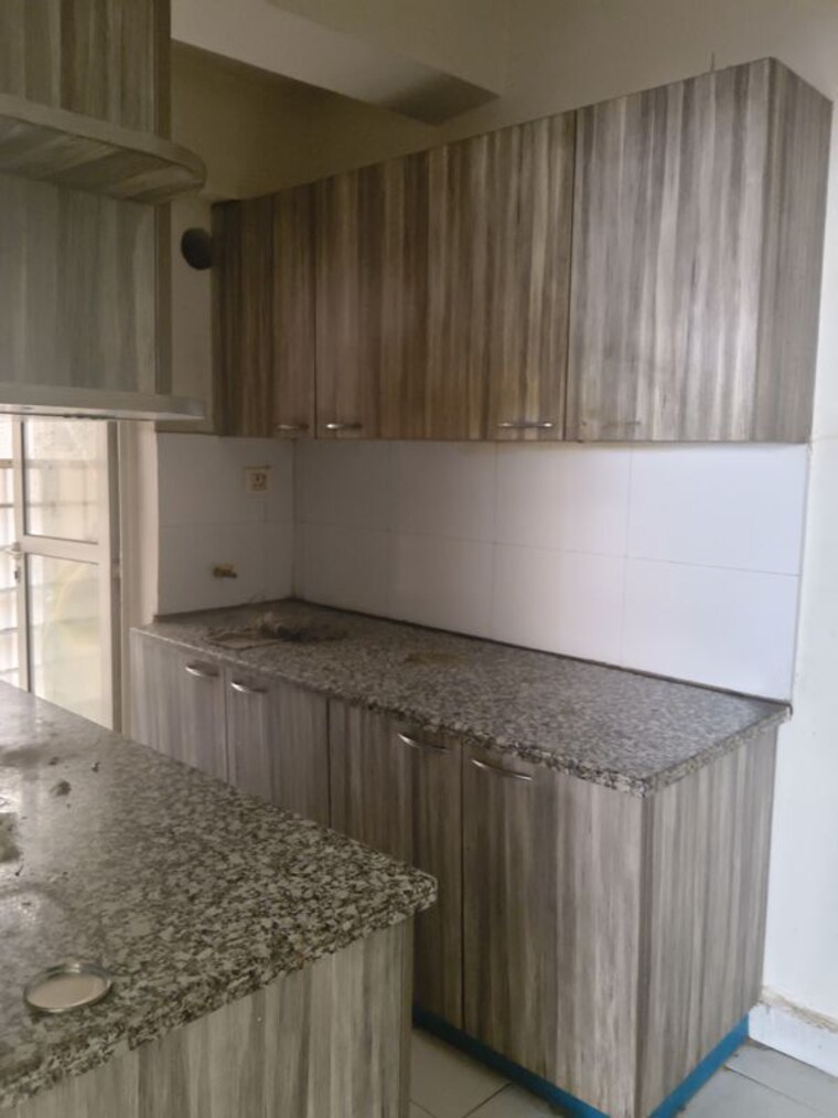 Kitchen, paras-tierea 3 Bedroom 1330 Sq.Ft. Apartment In Sector 137 Noida 10491510