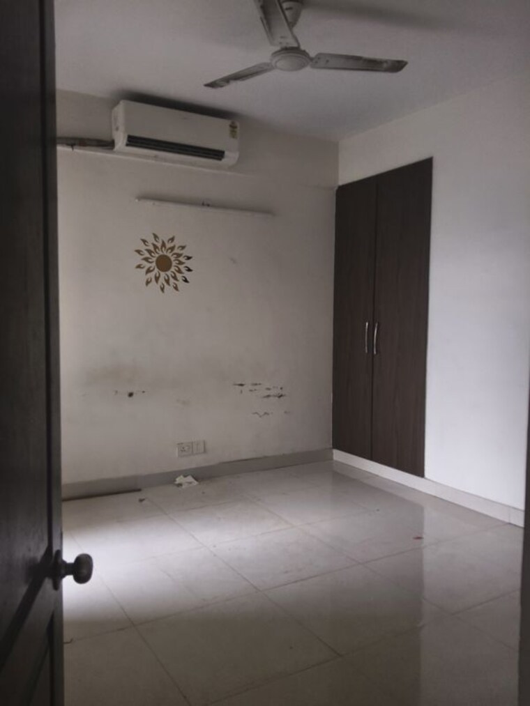 Room, paras-tierea 3 Bedroom 1330 Sq.Ft. Apartment In Sector 137 Noida 10491510