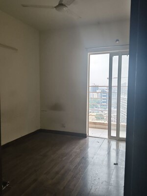 Room in 3 BHK Apartment at Paras Tierea, Sector 137 – for Rent